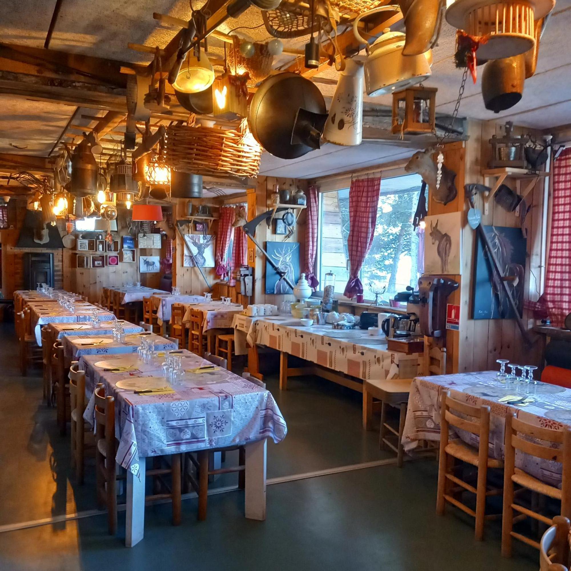 Hotel Montlo Relais Des Cerfs
