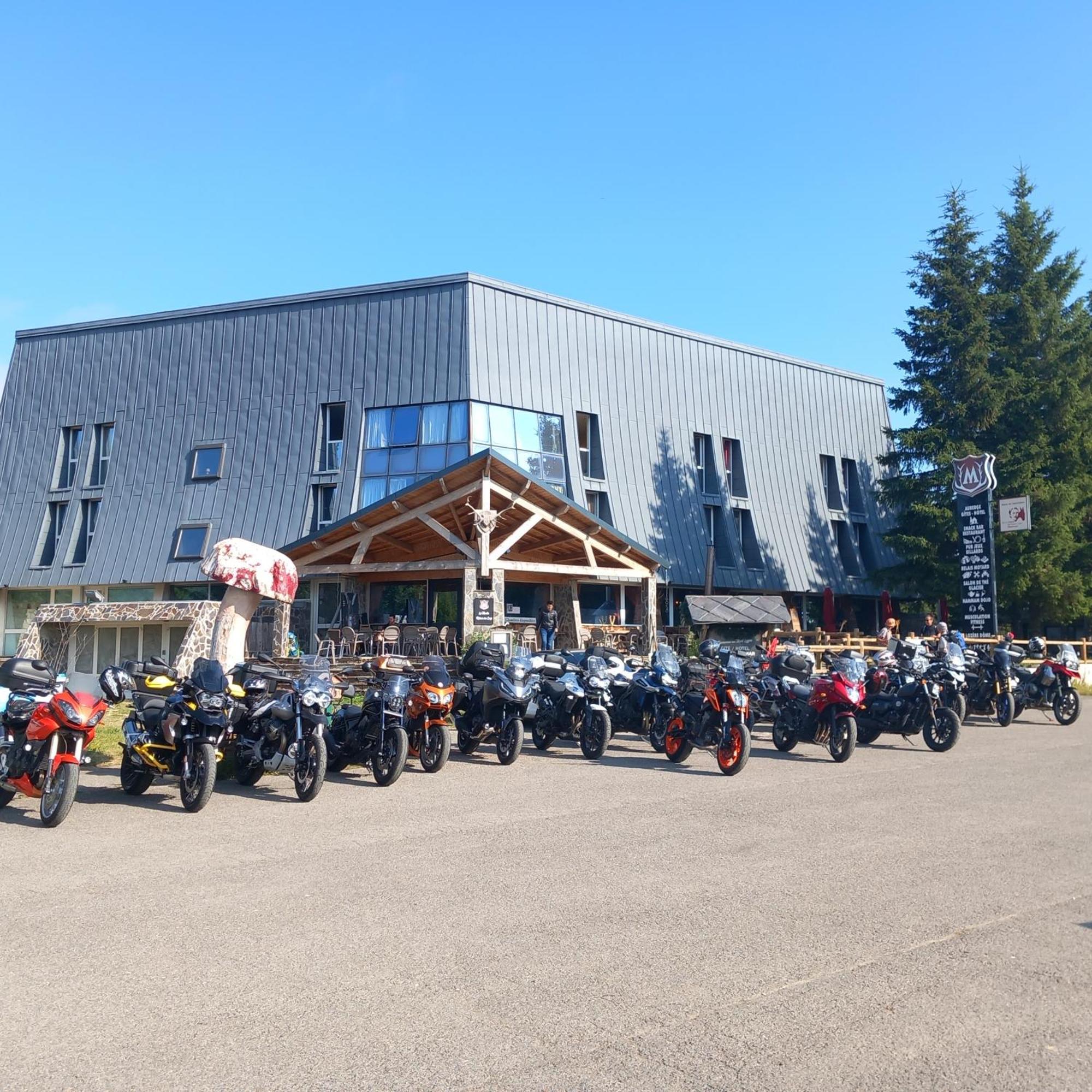 Hotel Montlo Relais Des Cerfs